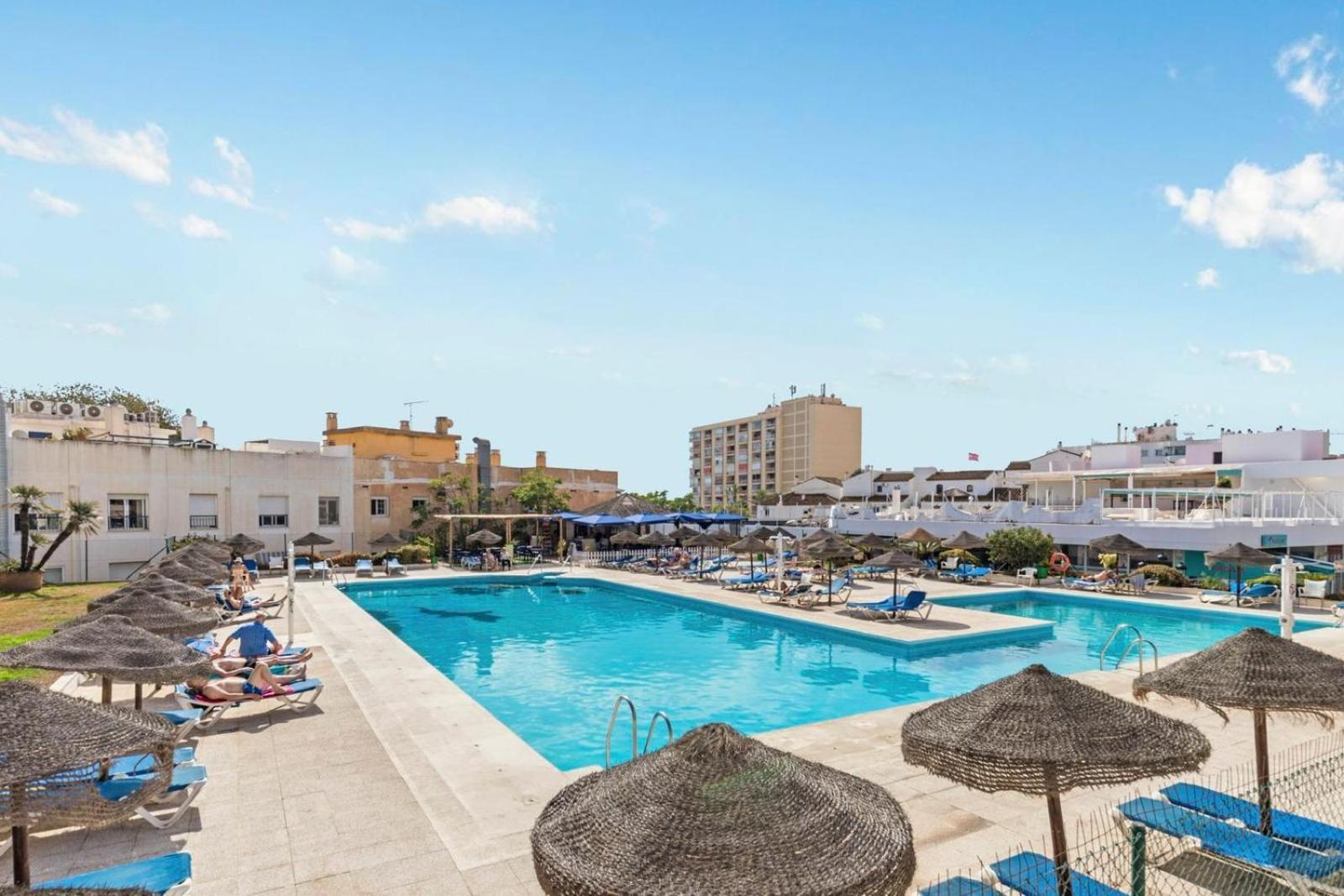 Nogalera Rainbow 2-Bedroom Apartment, Pool And Parking By Namaste Elite Torremolinos Exterior foto