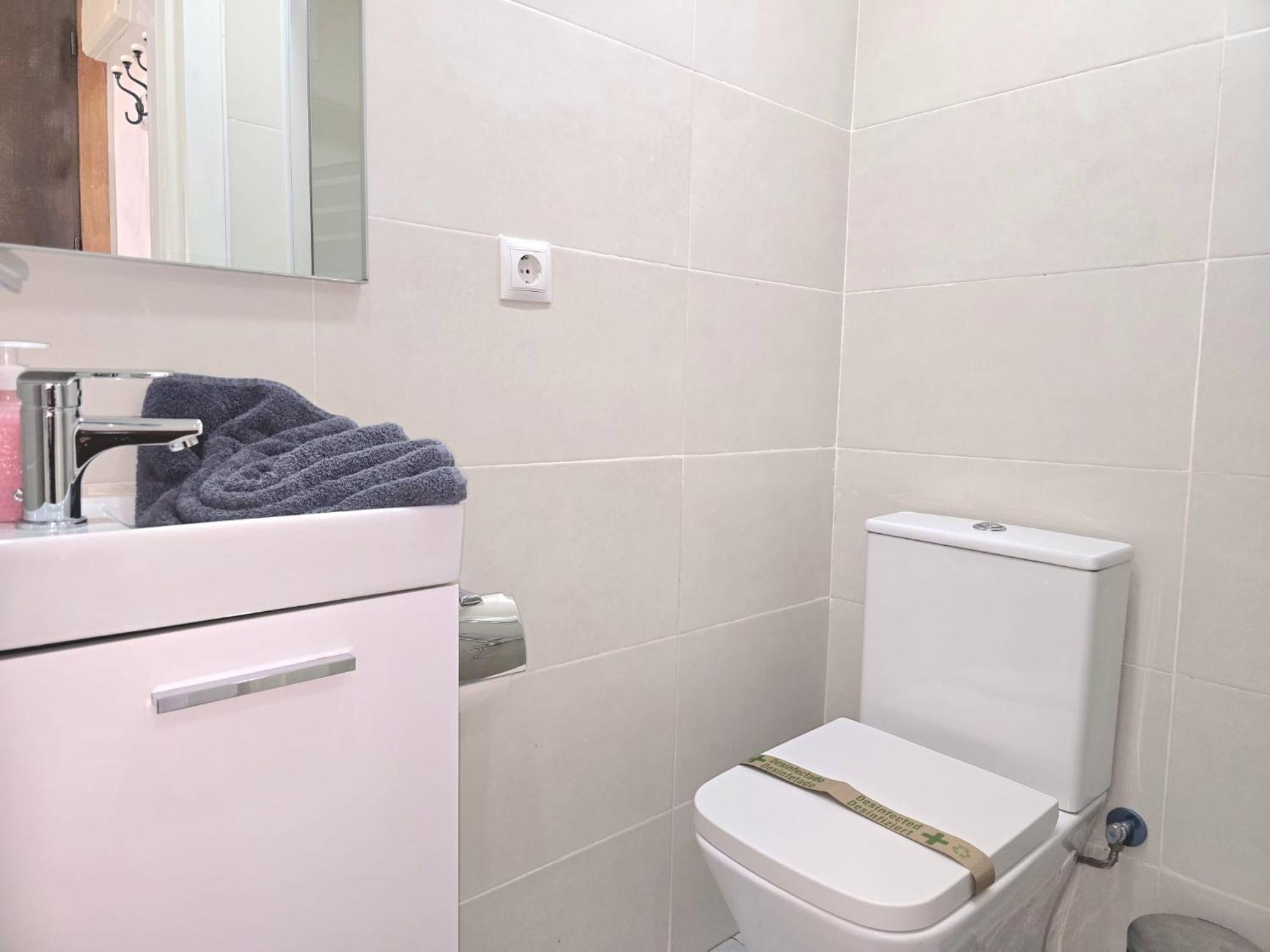 Nogalera Rainbow 2-Bedroom Apartment, Pool And Parking By Namaste Elite Torremolinos Exterior foto